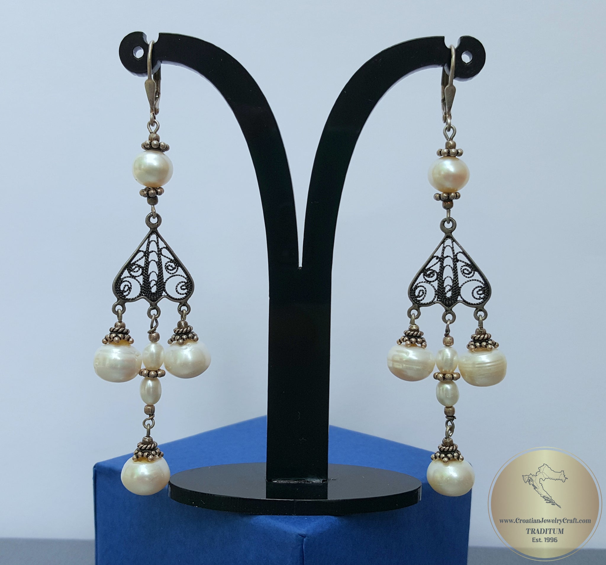 Muktā 14K Gold High Light Bulb Natural Freshwater Pearl Earrings – Mukta